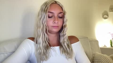 Snapshot of aspenaries chatting on March 4, 2025, 4:17 am Aspen Aries online show from March 4, 2025, 4:17 am