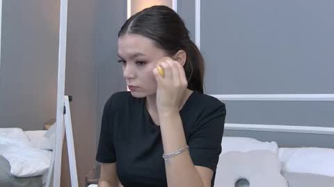 Aster Quinn online show from October 25, 2025, 3:51 pm