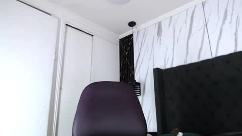 Snapshot of aston_vera chatting on October 3, 2025, 5:15 am Aston  online show from October 3, 2025, 5:15 am