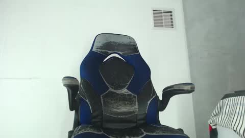 Snapshot of aston_vera chatting on October 20, 2025, 4:02 am Aston  online show from October 20, 2025, 4:02 am