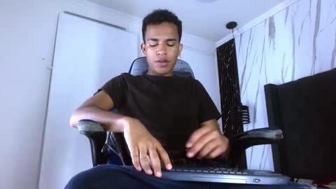 Snapshot of aston_vera chatting on October 21, 2025, 3:51 am Aston  online show from October 21, 2025, 3:51 am