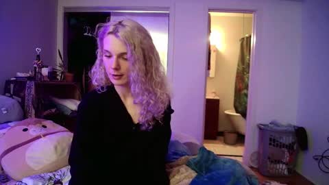 Snapshot of astorialove chatting on February 19, 2025, 4:34 am AstoriaLove online show from February 19, 2025, 4:34 am
