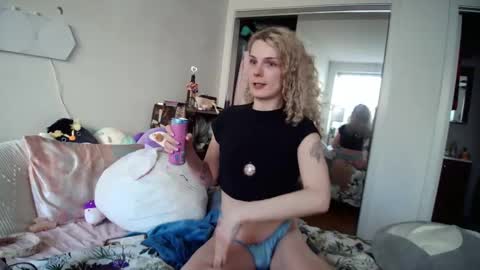 Snapshot of astorialove chatting on March 12, 2025, 9:13 pm AstoriaLove online show from March 12, 2025, 9:13 pm