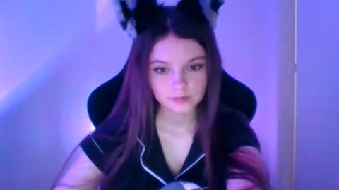 astradream_ online show from September 18, 2025, 3:47 pm