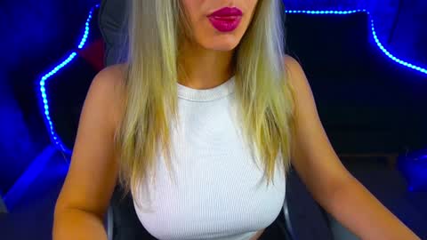 Snapshot of astraluxe_ chatting on December 9, 2024, 1:24 pm Asta online show from December 9, 2024, 1:24 pm