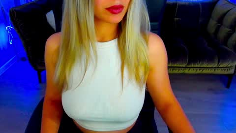 Snapshot of astraluxe_ chatting on December 10, 2024, 1:33 pm Asta online show from December 10, 2024, 1:33 pm