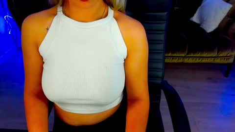 Snapshot of astraluxe_ chatting on December 10, 2024, 4:38 pm Asta online show from December 10, 2024, 4:38 pm