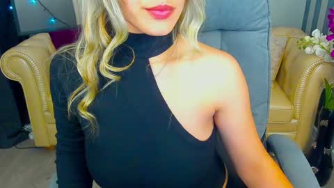 Snapshot of astraluxe_ chatting on December 13, 2024, 4:38 pm Asta online show from December 13, 2024, 4:38 pm