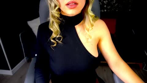 Snapshot of astraluxe_ chatting on December 15, 2024, 2:37 pm Asta online show from December 15, 2024, 2:37 pm