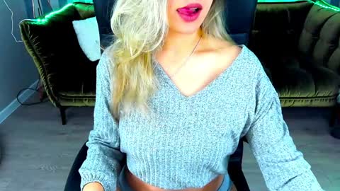 Snapshot of astraluxe_ chatting on December 22, 2024, 1:22 pm Asta online show from December 22, 2024, 1:22 pm