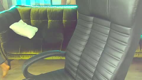 Snapshot of astraluxe_ chatting on December 25, 2024, 4:54 pm Asta online show from December 25, 2024, 4:54 pm