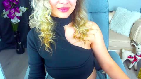 Snapshot of astraluxe_ chatting on December 28, 2024, 11:48 pm Asta online show from December 28, 2024, 11:48 pm