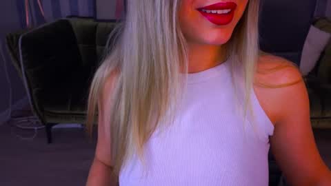 Snapshot of astraluxe_ chatting on January 26, 2025, 1:36 pm Asta online show from January 26, 2025, 1:36 pm