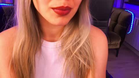 Snapshot of astraluxe_ chatting on January 27, 2025, 5:15 pm Asta online show from January 27, 2025, 5:15 pm