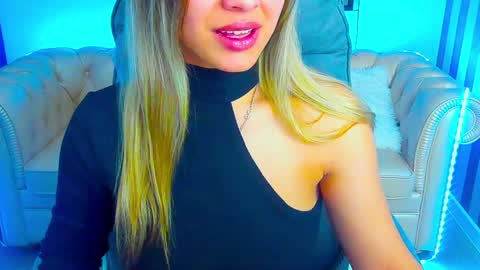 Snapshot of astraluxe_ chatting on February 1, 2025, 6:43 am Asta online show from February 1, 2025, 6:43 am