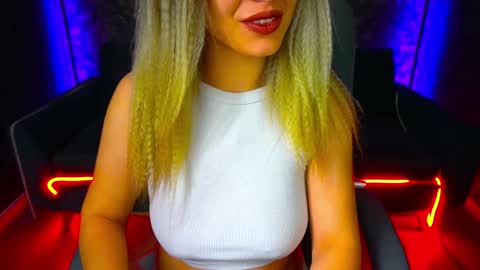 Snapshot of astraluxe_ chatting on February 2, 2025, 11:53 pm Asta online show from February 2, 2025, 11:53 pm
