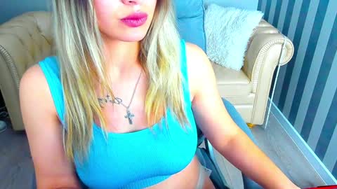 Snapshot of astraluxe_ chatting on February 5, 2025, 9:29 pm Asta online show from February 5, 2025, 9:29 pm