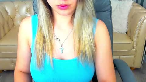 Snapshot of astraluxe_ chatting on February 6, 2025, 11:26 pm Asta online show from February 6, 2025, 11:26 pm