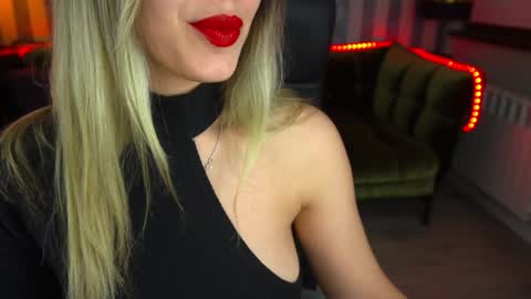 Snapshot of astraluxe_ chatting on February 7, 2025, 9:15 pm Asta online show from February 7, 2025, 9:15 pm