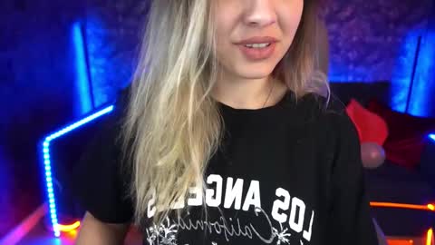 Snapshot of astraluxe_ chatting on February 11, 2025, 2:02 pm Asta online show from February 11, 2025, 2:02 pm