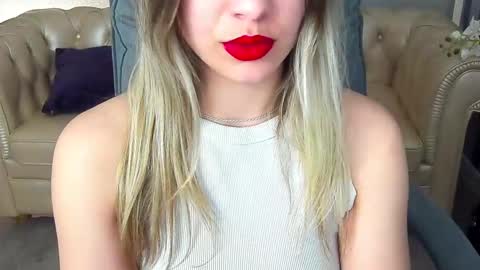 Snapshot of astraluxe_ chatting on February 20, 2025, 9:44 am Asta online show from February 20, 2025, 9:44 am