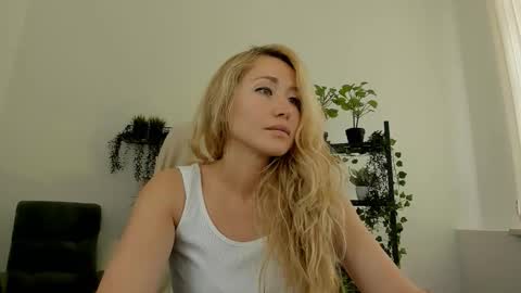 astramonroe online show from March 27, 2026, 8:26 am