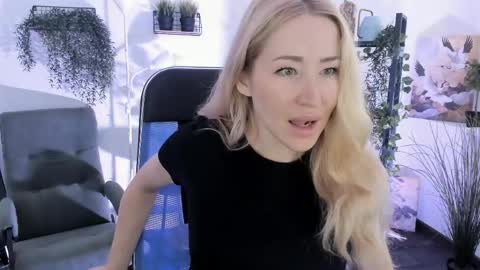 astramonroe online show from June 5, 2026, 7:47 am