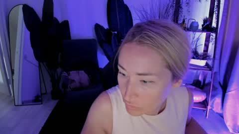 astramonroe online show from July 17, 2026, 10:55 am