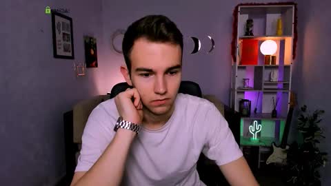 astren online show from March 17, 2026, 6:39 am