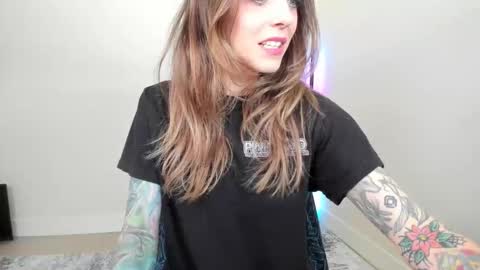 Astrid Luxe online show from June 10, 2026, 3:33 pm