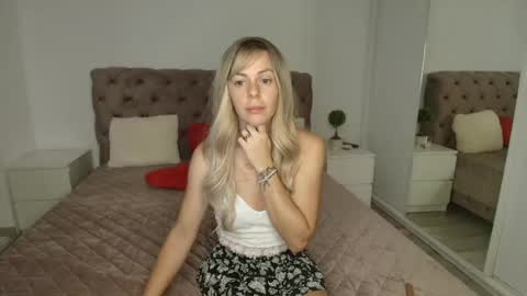 AstridX online show from July 8, 2026, 8:57 pm