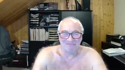 asusandy online show from January 3, 2025, 5:42 pm