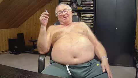 asusandy online show from October 12, 2025, 10:09 pm