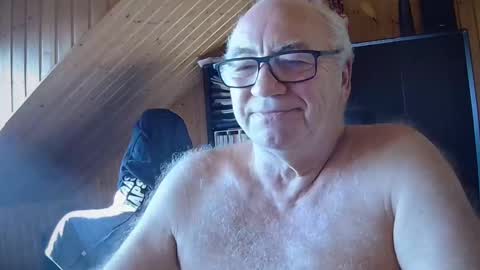 asusandy online show from October 13, 2025, 10:37 am