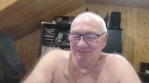 asusandy online show from February 15, 2026, 12:29 am