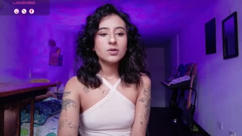 Atenea online show from November 25, 2025, 7:58 pm