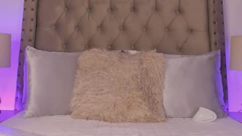 Atenea Hank online show from March 11, 2026, 1:22 am