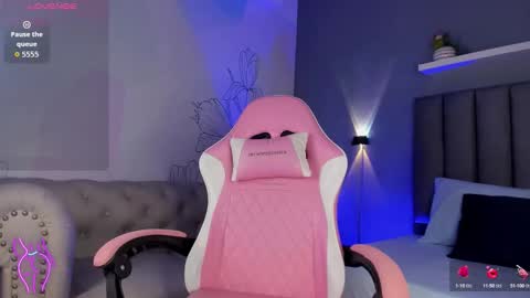 Atenea online show from October 14, 2025, 2:18 pm