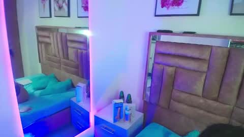 atenea_luxx online show from May 13, 2026, 4:32 am