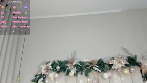 ATENEA ROBERTS Sofia online show from December 17, 2024, 1:18 am