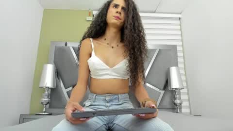 atenea online show from June 3, 2026, 3:53 am