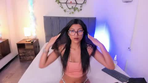 ateneaaa_ online show from May 5, 2026, 11:29 am