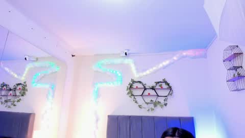 ateneaaa_ online show from May 6, 2026, 11:26 am