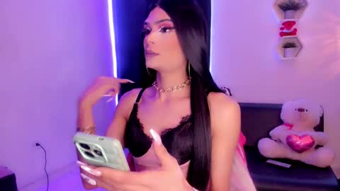 ateneataylor online show from September 16, 2025, 2:45 am