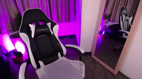 athenea_foxy online show from January 10, 2026, 6:53 pm