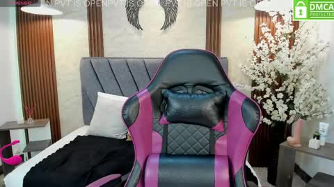 Snapshot of atiena_ chatting on May 2, 2026, 11:48 am Atiena online show from May 2, 2026, 11:48 am