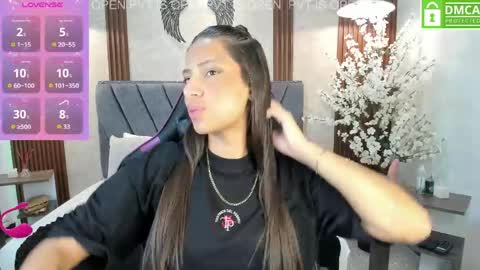 Snapshot of atiena_ chatting on May 6, 2026, 6:02 pm Atiena online show from May 6, 2026, 6:02 pm