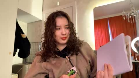 Mia online show from February 17, 2026, 5:37 am