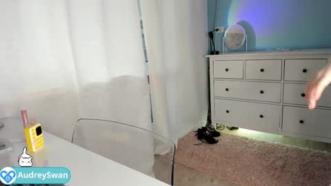 Snapshot of audrey_swann chatting on October 15, 2025, 10:48 am Mary online show from October 15, 2025, 10:48 am