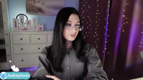 Snapshot of audrey_swann chatting on December 20, 2025, 12:23 pm Mary online show from December 20, 2025, 12:23 pm